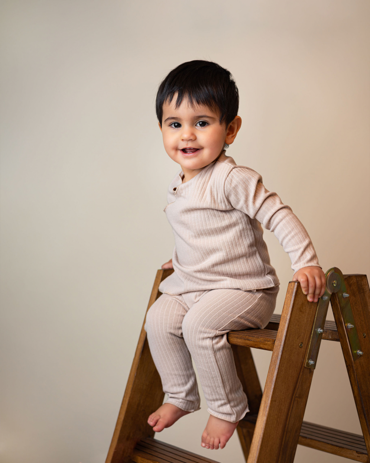 Set bluza petrecuta si pantaloni lungi Nolis bej